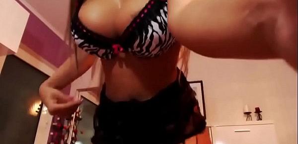  www.adultshow.webcam girl with big tits dancing